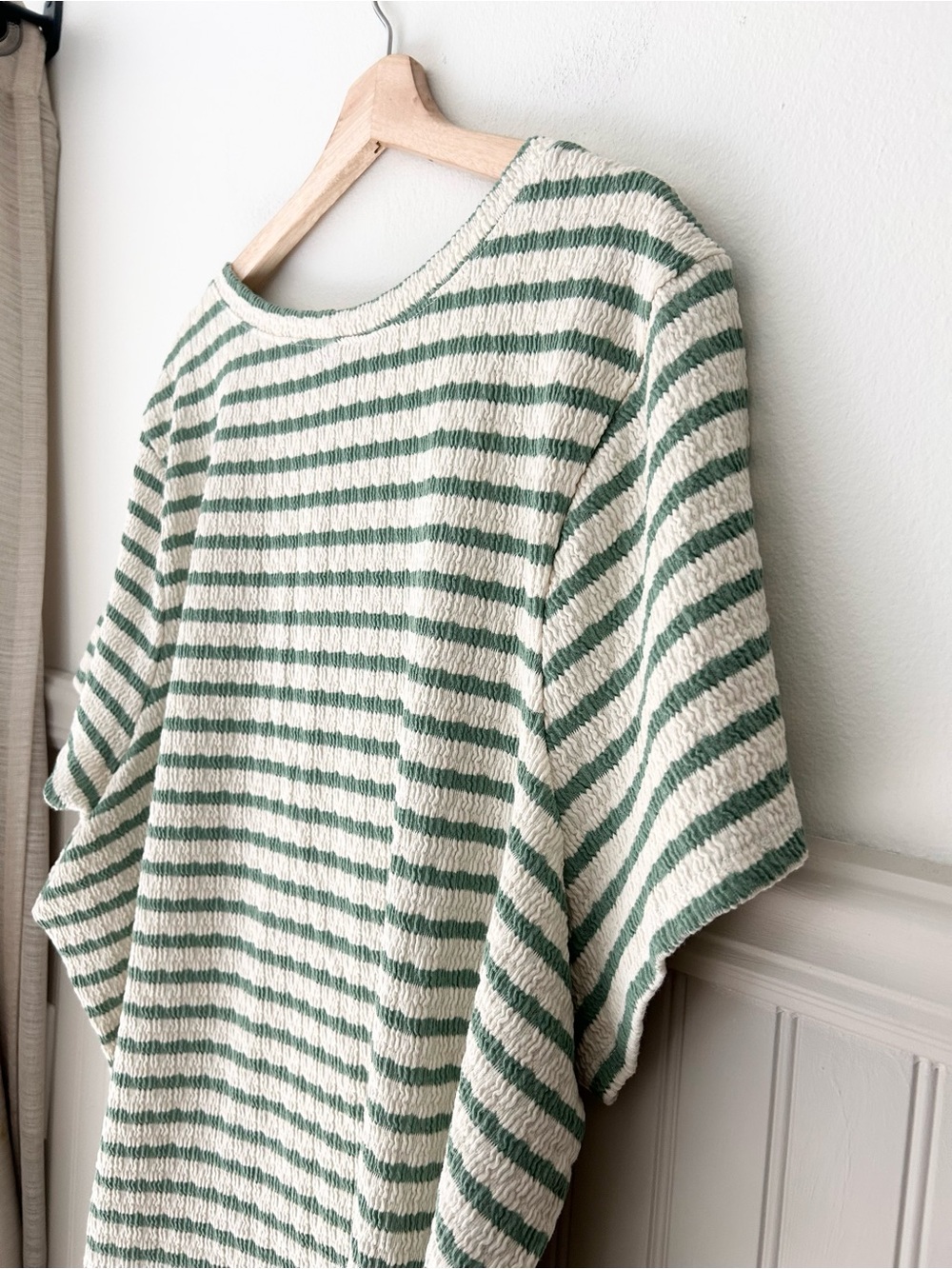 Torrid Size 5 Green Cream Striped Boxy Short Sleeve Tee Casual Relaxed Fit - Picture 5 of 7